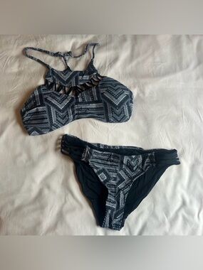 Black & White Geometric Print Bikini – Size Medium